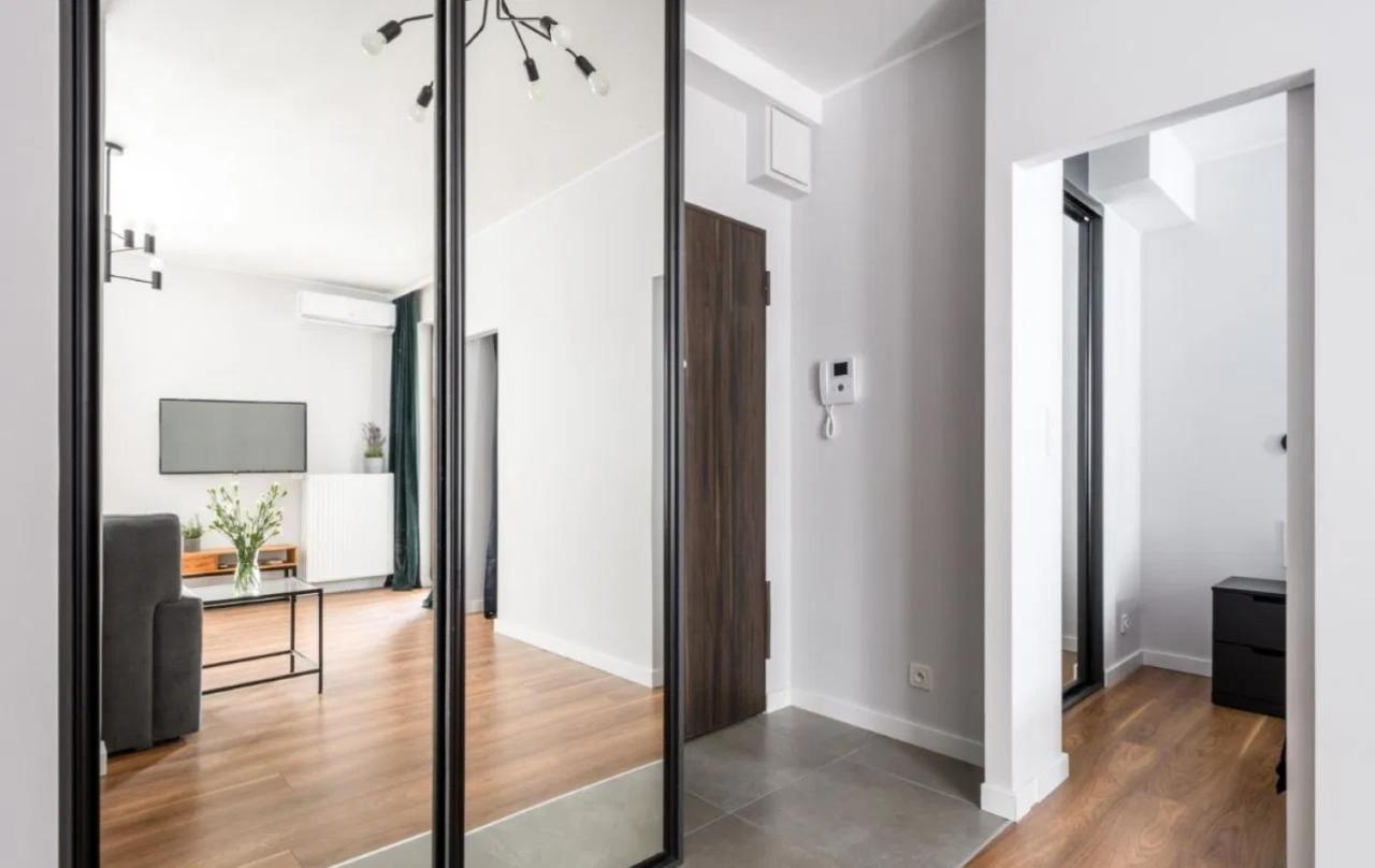 Modern Apartments With Access To The Pool Near Rondo Daszynskiego Station Warsaw Exterior photo